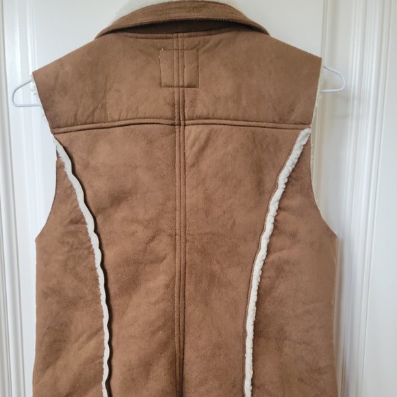 Olive & Oak Faux Suede Vest - Picture 6 of 11